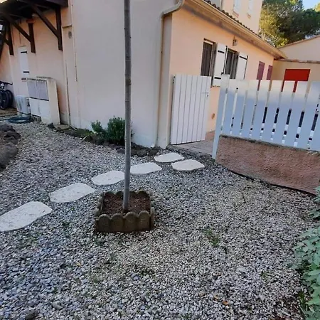 Pinede - Proche Naturiste Apartman